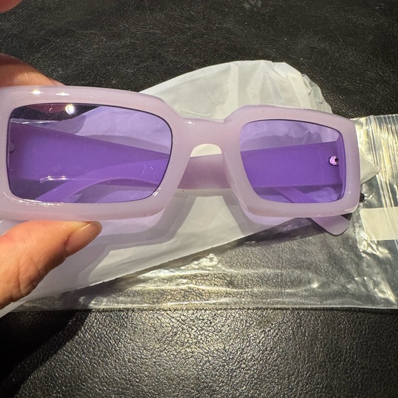 NWOT Square Vintage Y2K purple violet lilac lily sunglasses